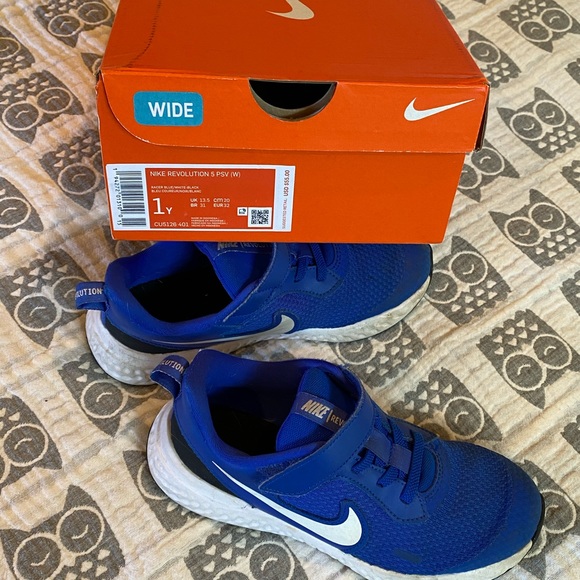 Nike Revolution Blue Shoes - Picture 3 of 7